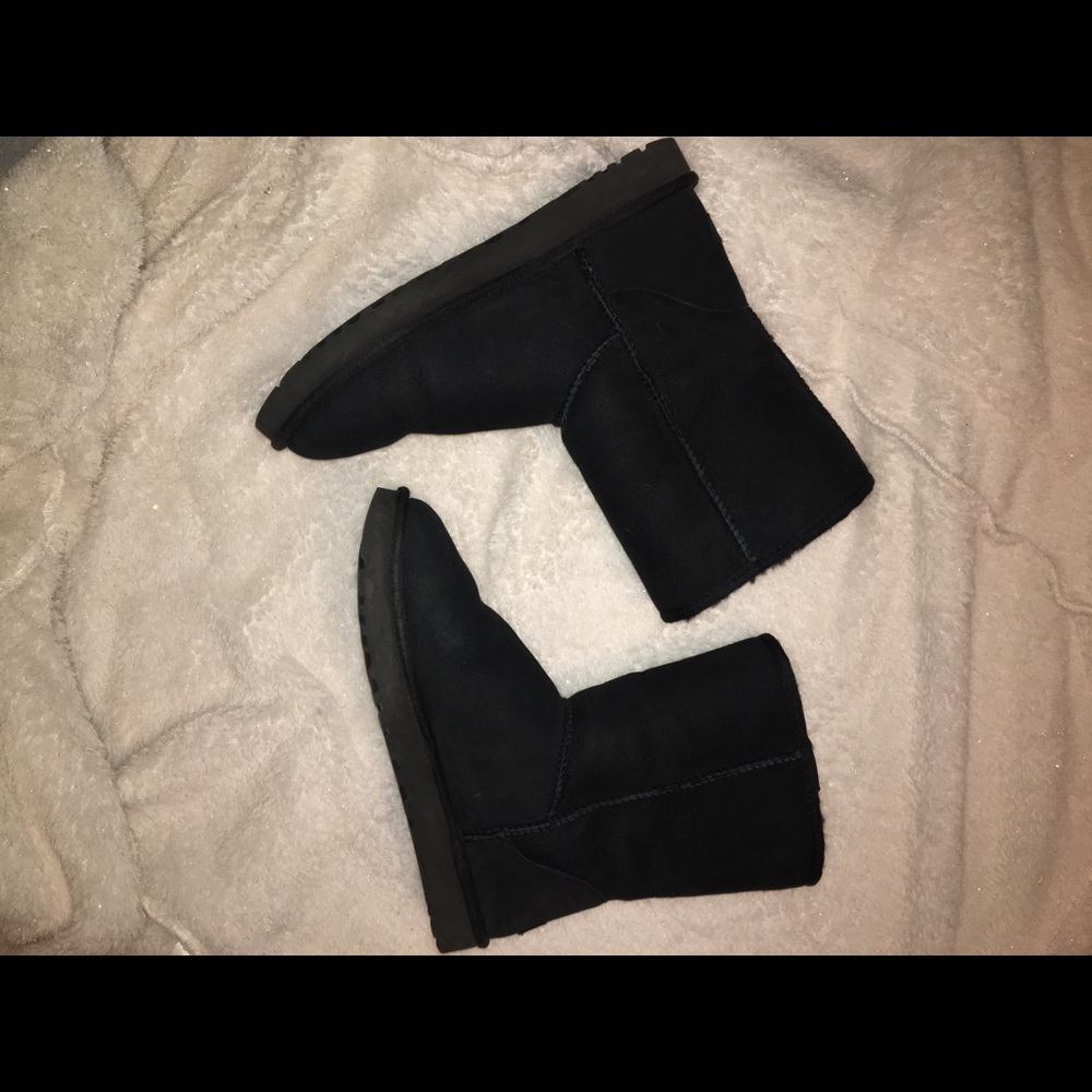 Authentic Classic Short ll Black Uggs